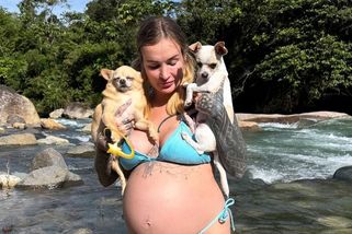 Bývalá pornostar Daisy Lee v plavkách těsně před porodem: Jsem jedna velká koule!